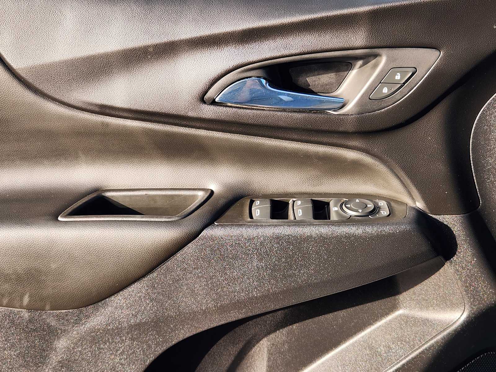 Thumbnail: 2021 Chevrolet Equinox - 21
