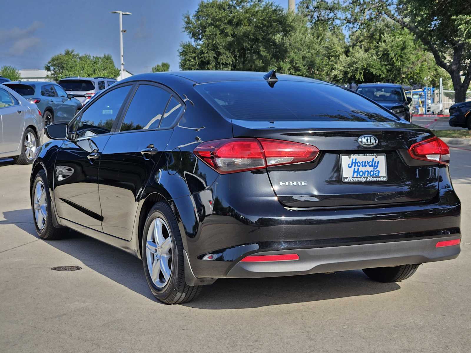 Thumbnail: 2017 Kia Forte - 8