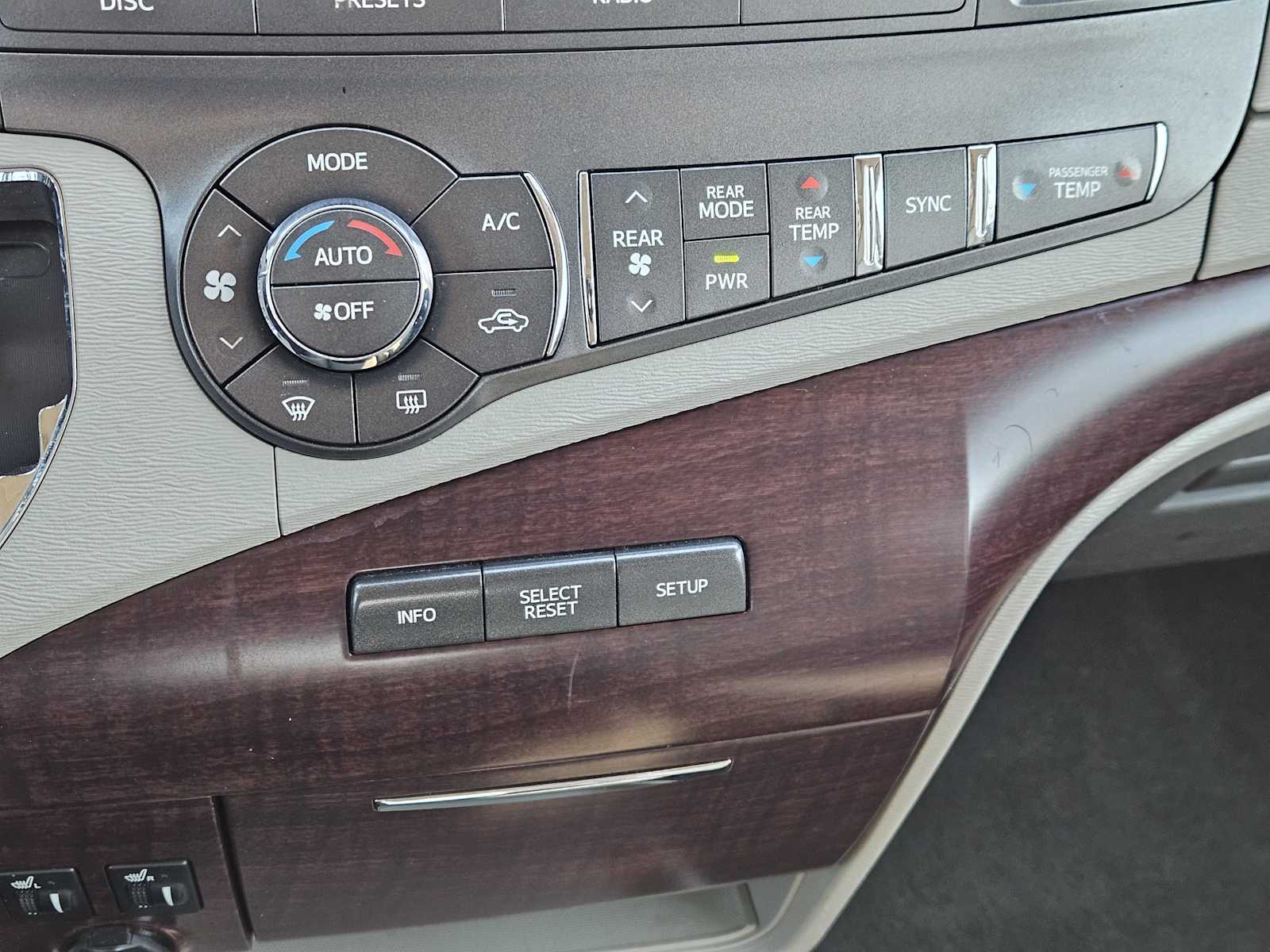 Thumbnail: 2011 Toyota Sienna - 19