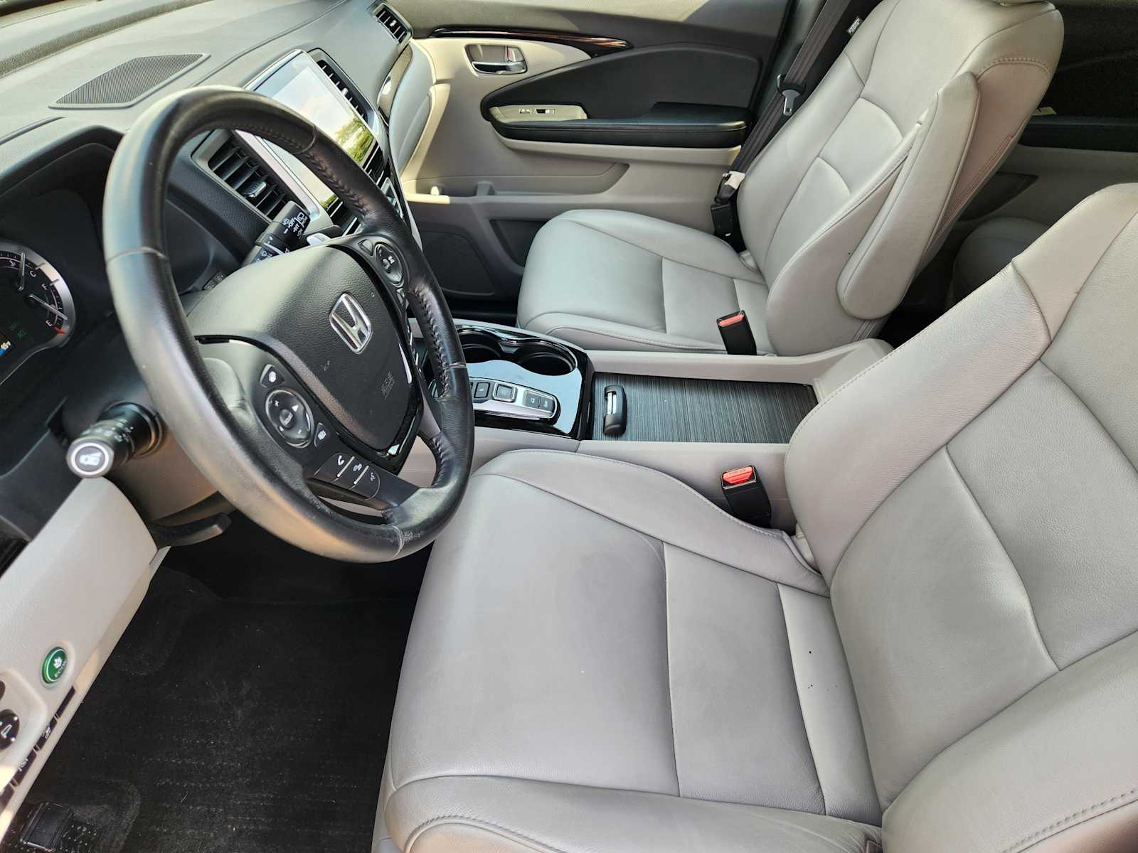 Thumbnail: 2017 Honda Pilot - 13