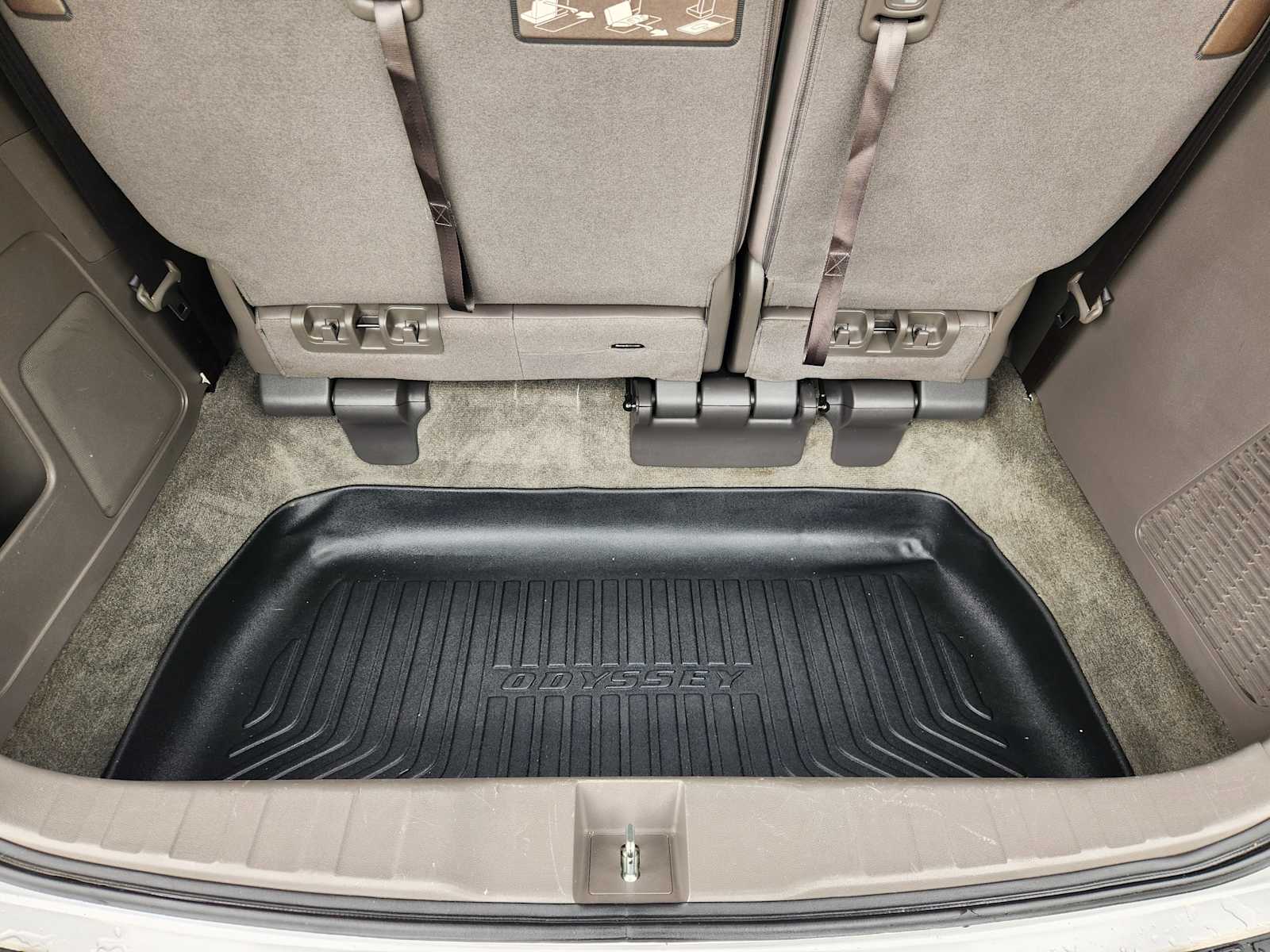 Thumbnail: 2011 Honda Odyssey - 34