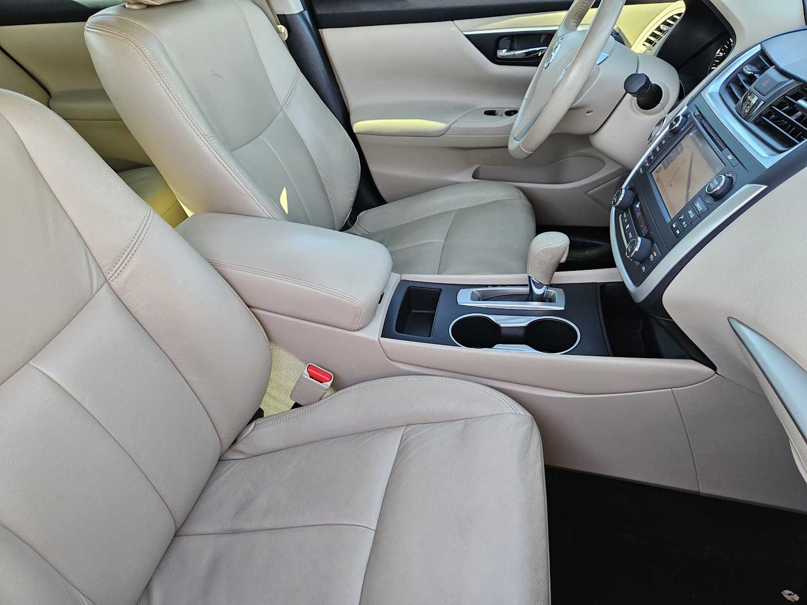 Thumbnail: 2016 Nissan Altima - 14