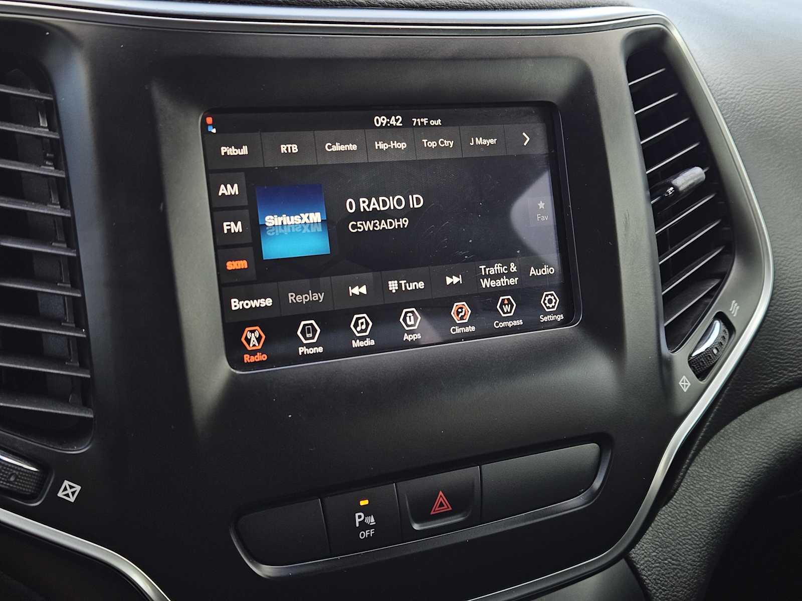 Thumbnail: 2020 Jeep Cherokee - 16