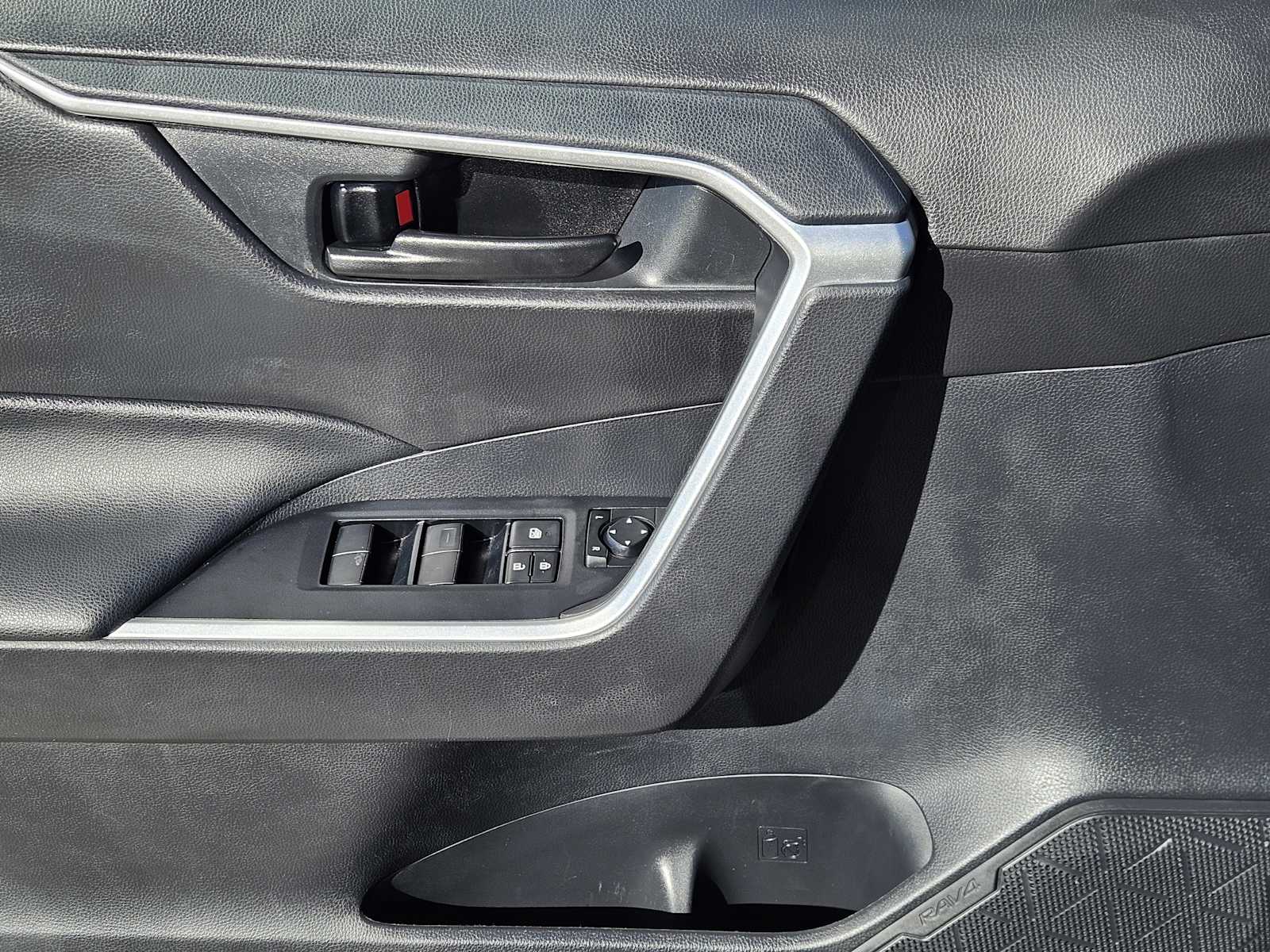 Thumbnail: 2020 Toyota RAV4 - 22