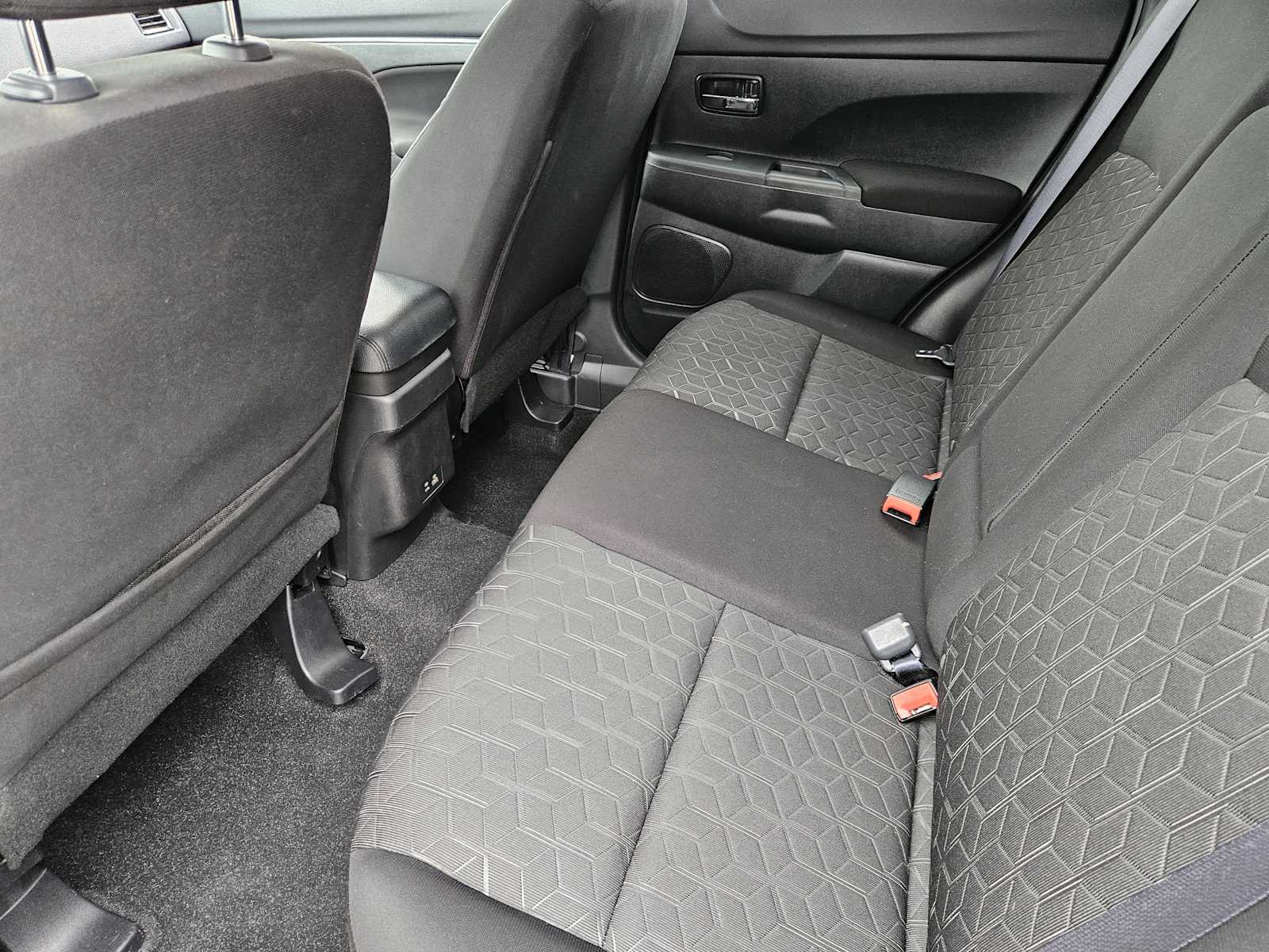 Thumbnail: 2023 Mitsubishi Outlander Sport - 27