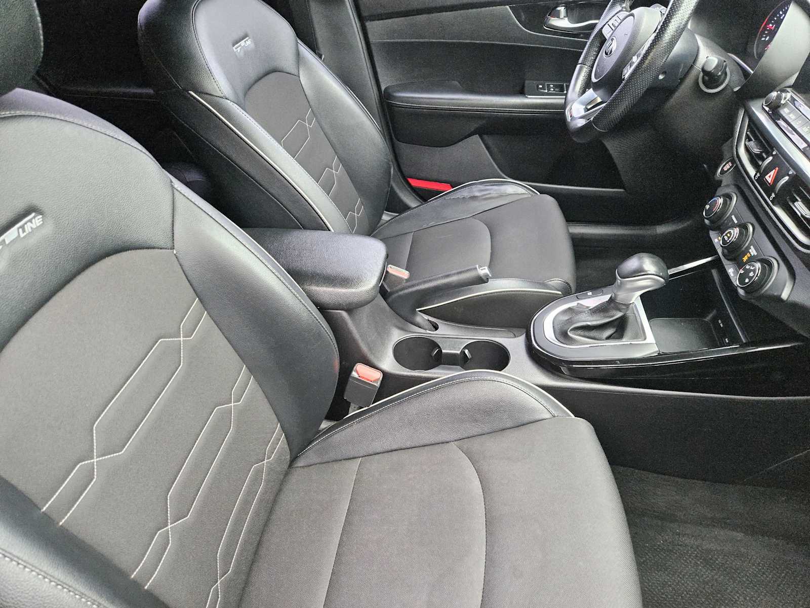 Thumbnail: 2021 Kia Forte - 14