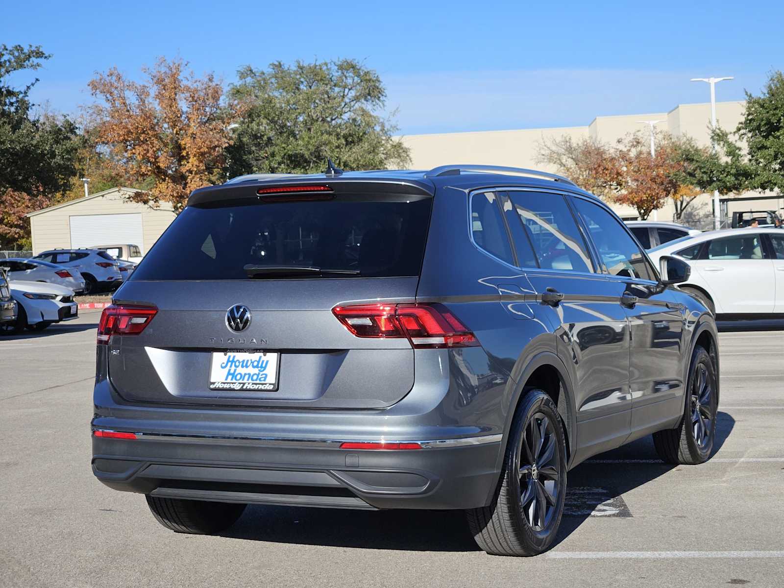 Thumbnail: 2022 Volkswagen Tiguan - 6