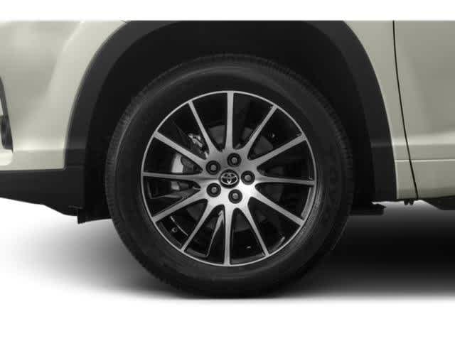Thumbnail: 2019 Toyota Highlander - 14