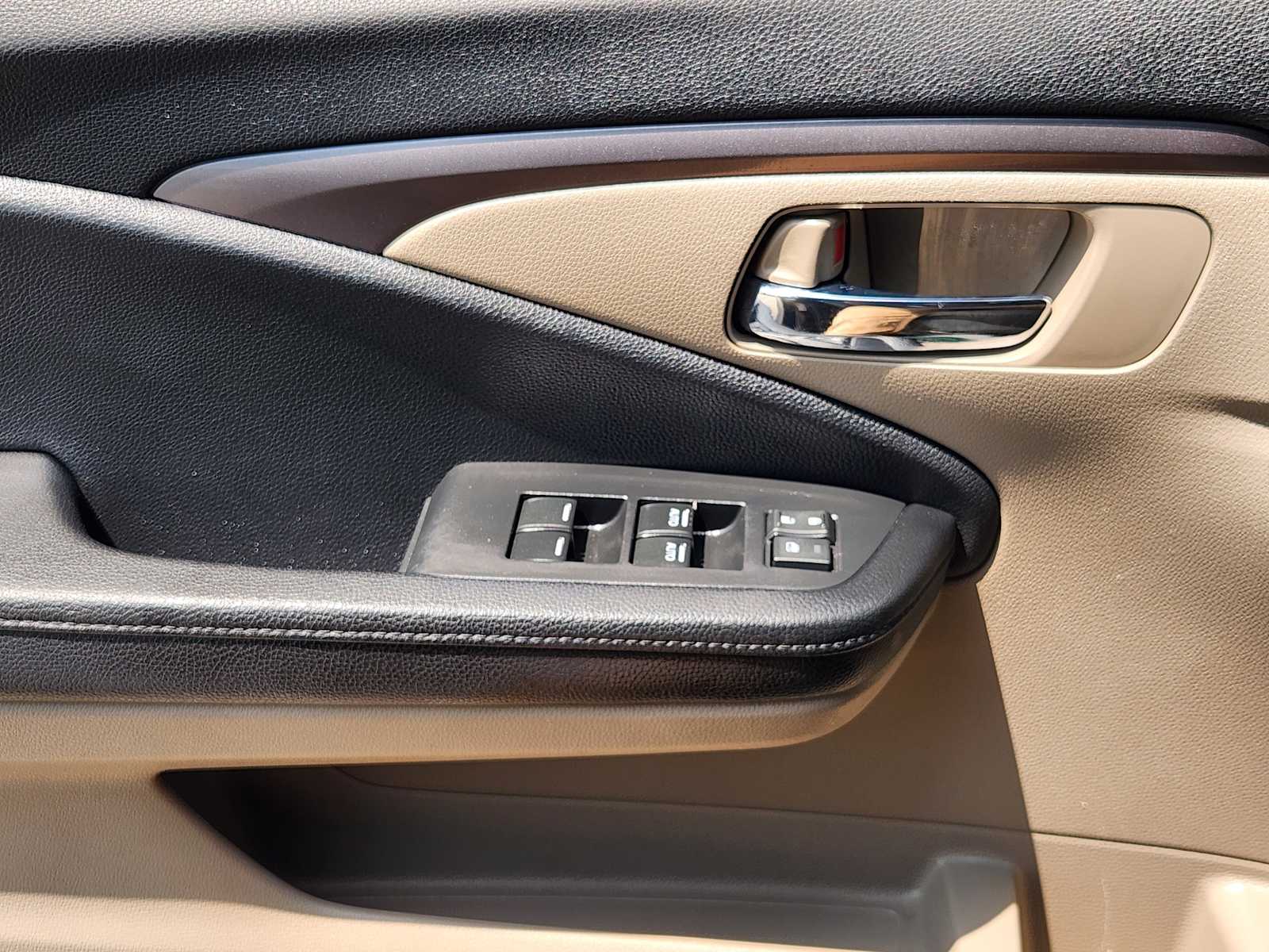 Thumbnail: 2017 Honda Pilot - 22
