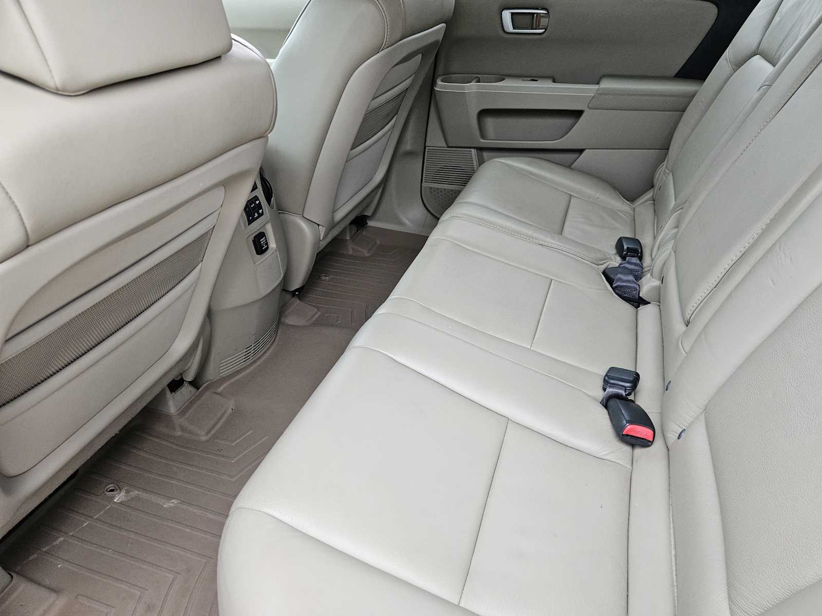 Thumbnail: 2011 Honda Pilot - 28