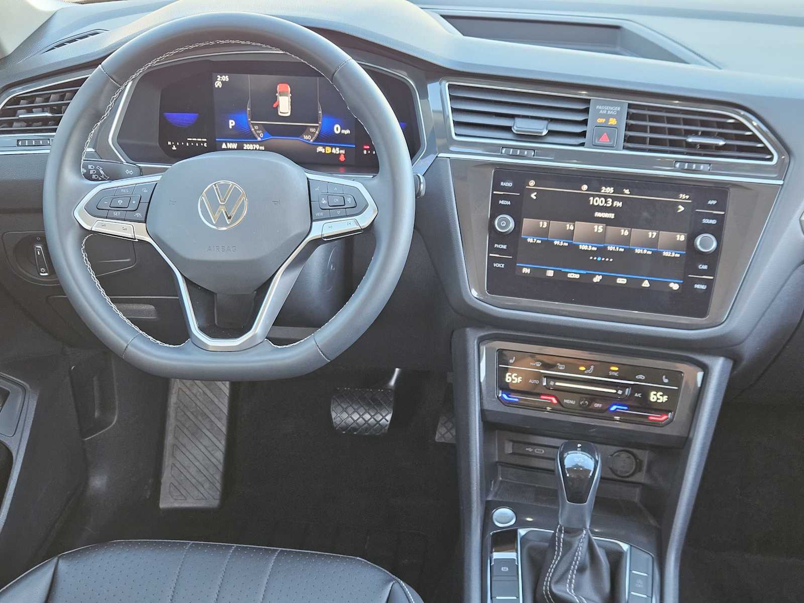 Thumbnail: 2022 Volkswagen Tiguan - 25