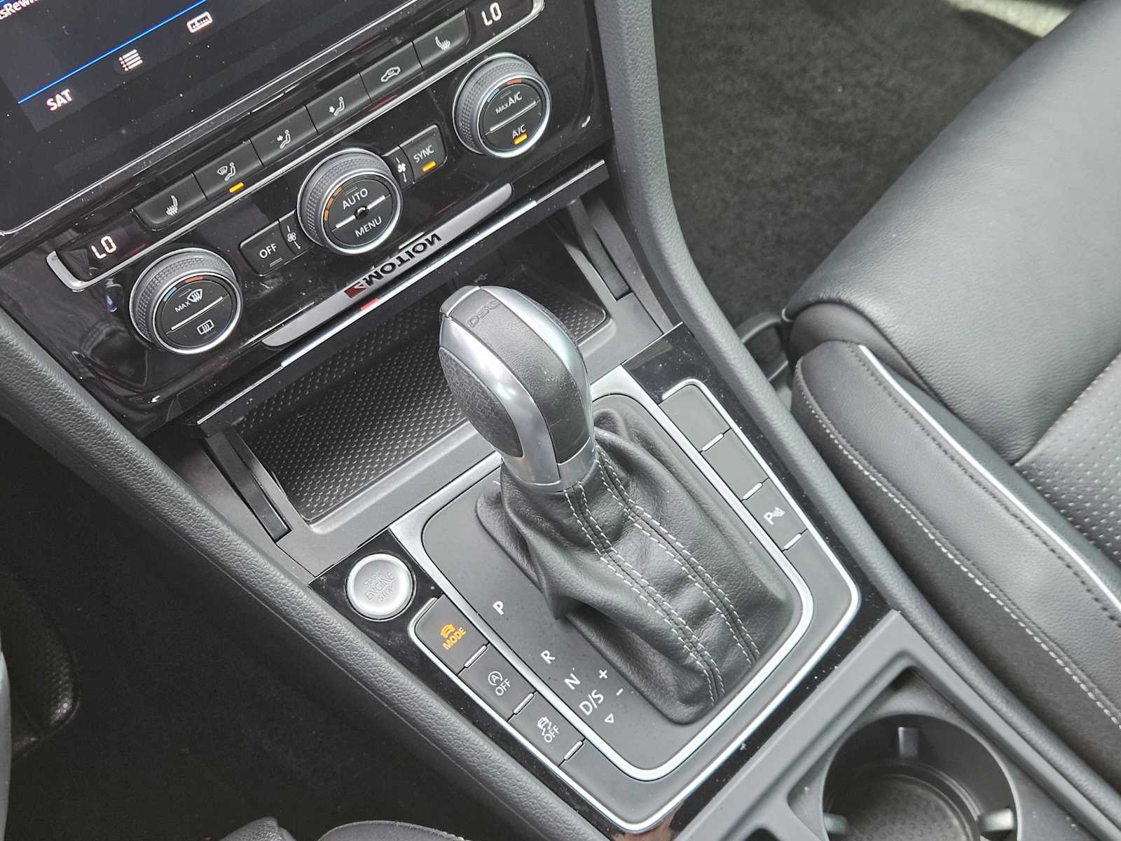 Thumbnail: 2019 Volkswagen Golf - 20