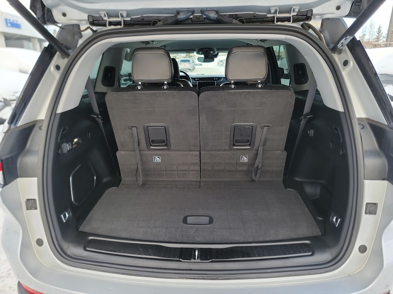 Thumbnail: 2022 Jeep Grand Cherokee - 23