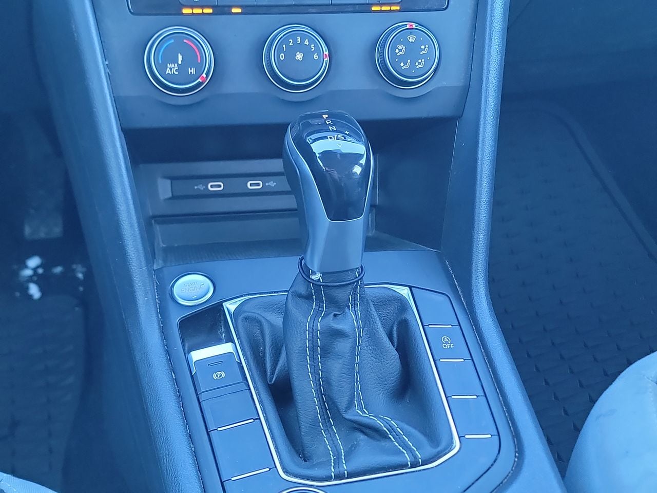 Thumbnail: 2022 Volkswagen Taos - 17