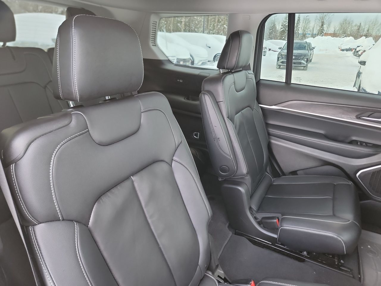 Thumbnail: 2022 Jeep Grand Cherokee - 21