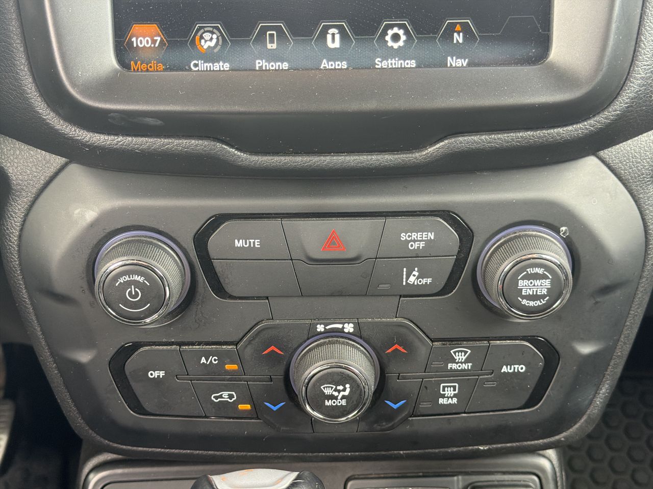 Thumbnail: 2023 Jeep Renegade - 19
