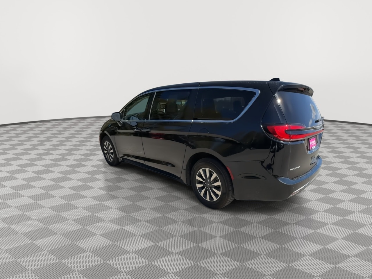 Thumbnail: 2024 Chrysler Pacifica - 6