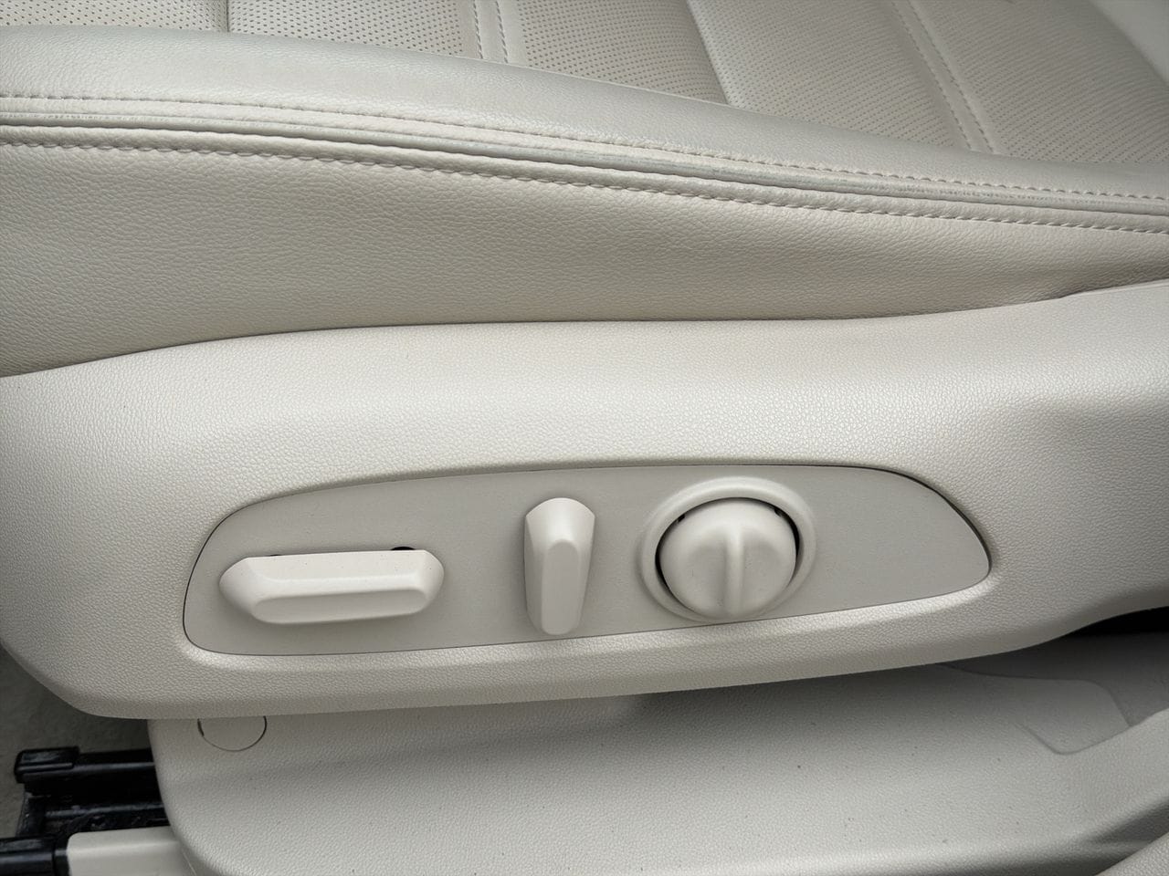 Thumbnail: 2023 GMC Acadia - 12
