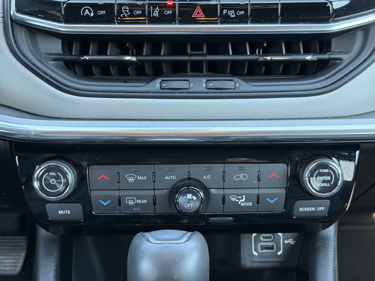 Thumbnail: 2024 Jeep Compass - 18