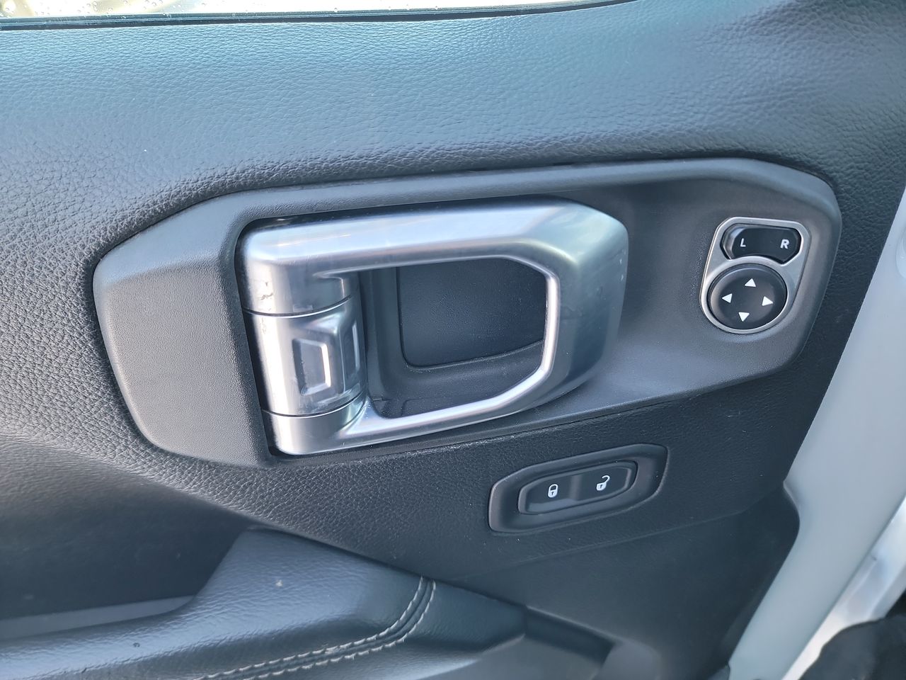 Thumbnail: 2020 Jeep Gladiator - 11