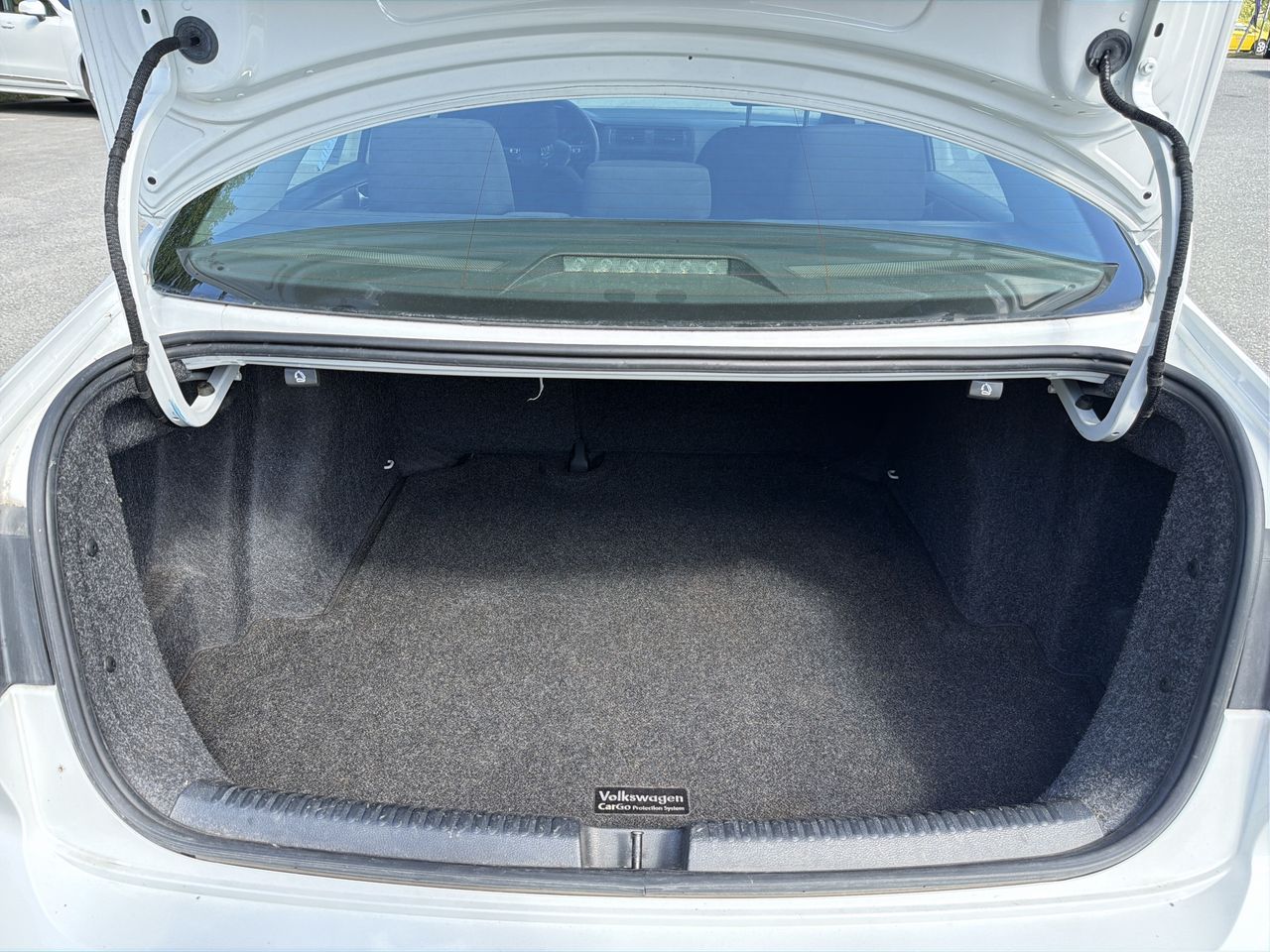 Thumbnail: 2015 Volkswagen Jetta - 21