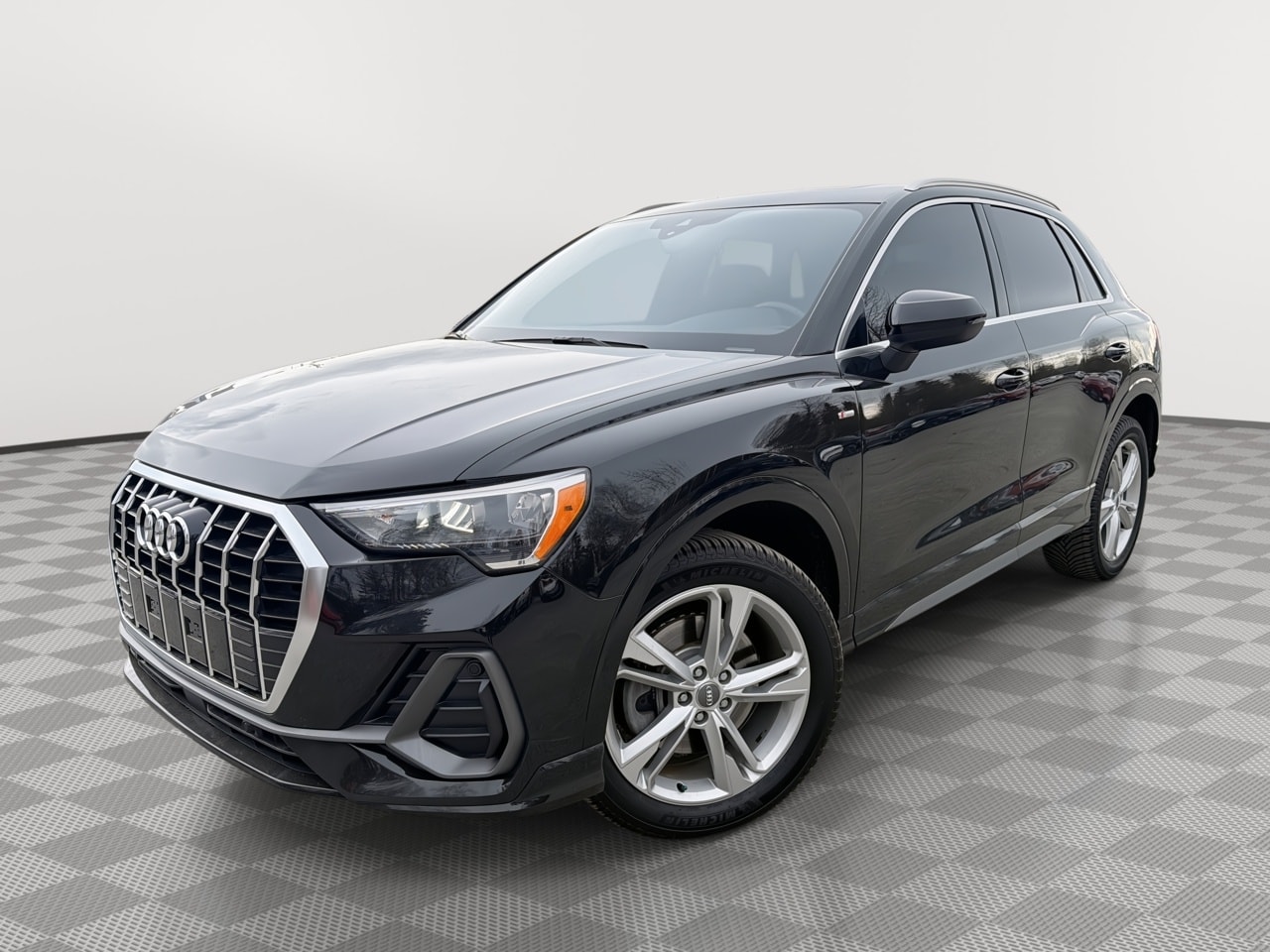 Thumbnail: 2020 Audi Q3 - 1