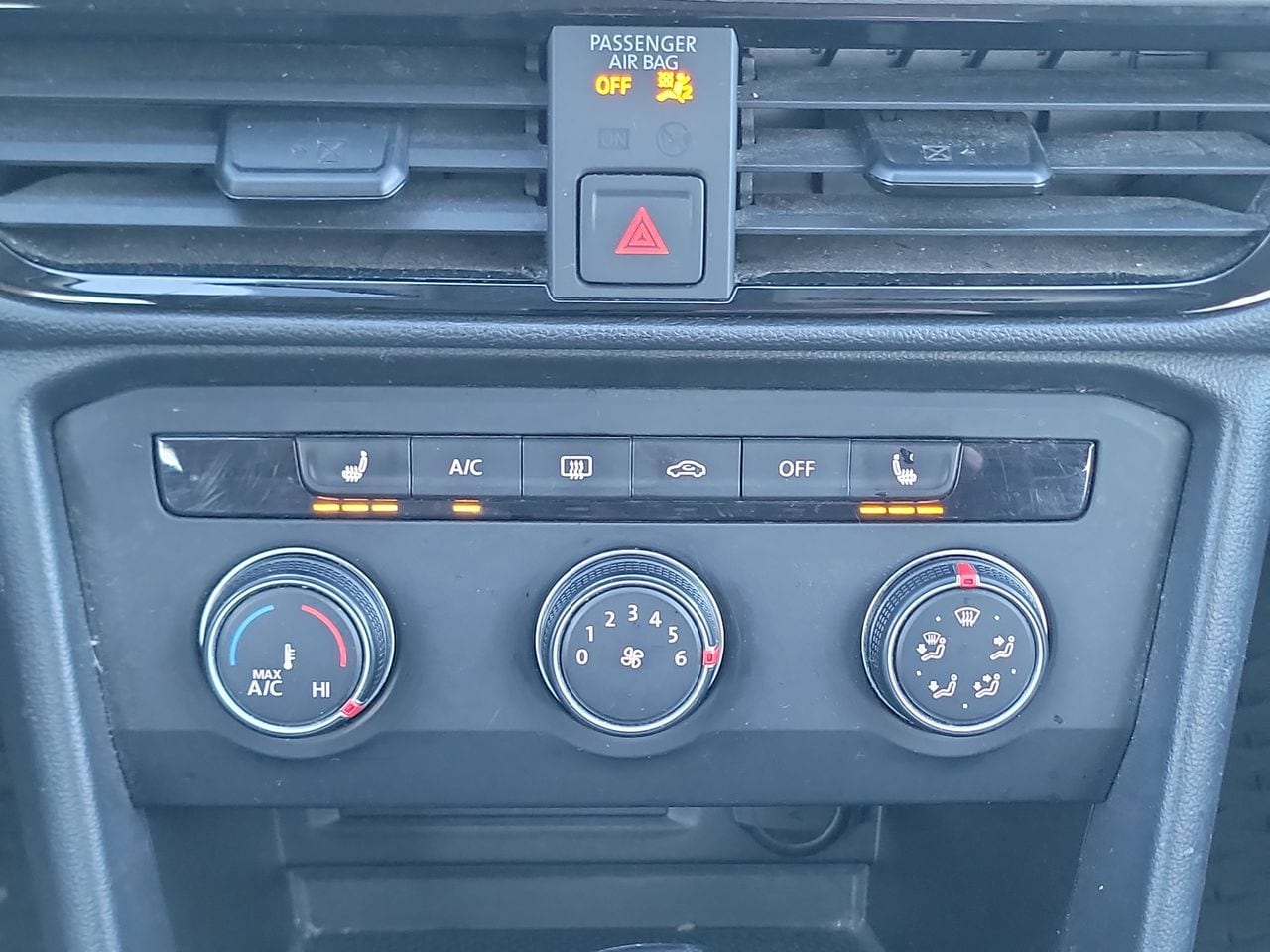 Thumbnail: 2022 Volkswagen Taos - 18