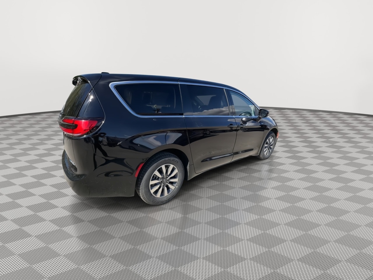 Thumbnail: 2024 Chrysler Pacifica - 8