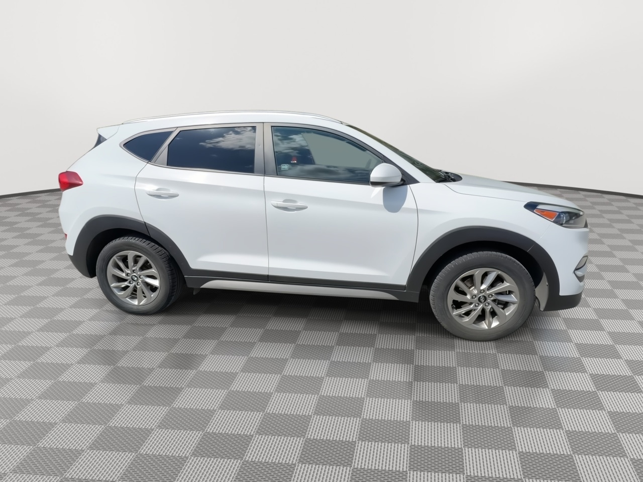 Thumbnail: 2018 Hyundai Tucson - 9