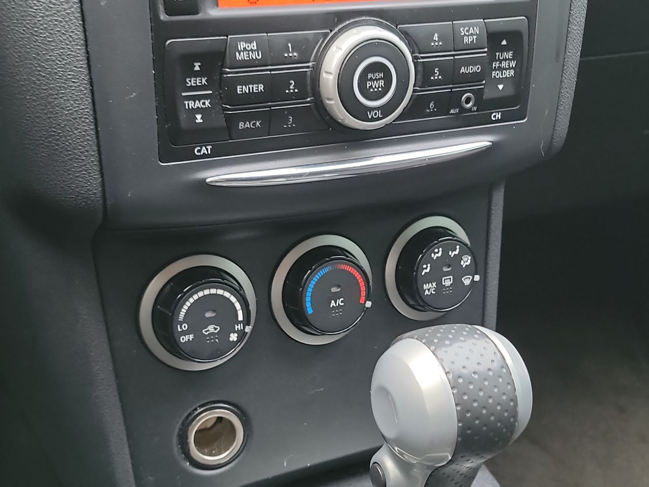 Thumbnail: 2015 Nissan Rogue - 18