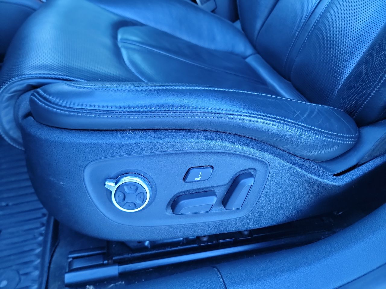 Thumbnail: 2013 Audi S7 - 12