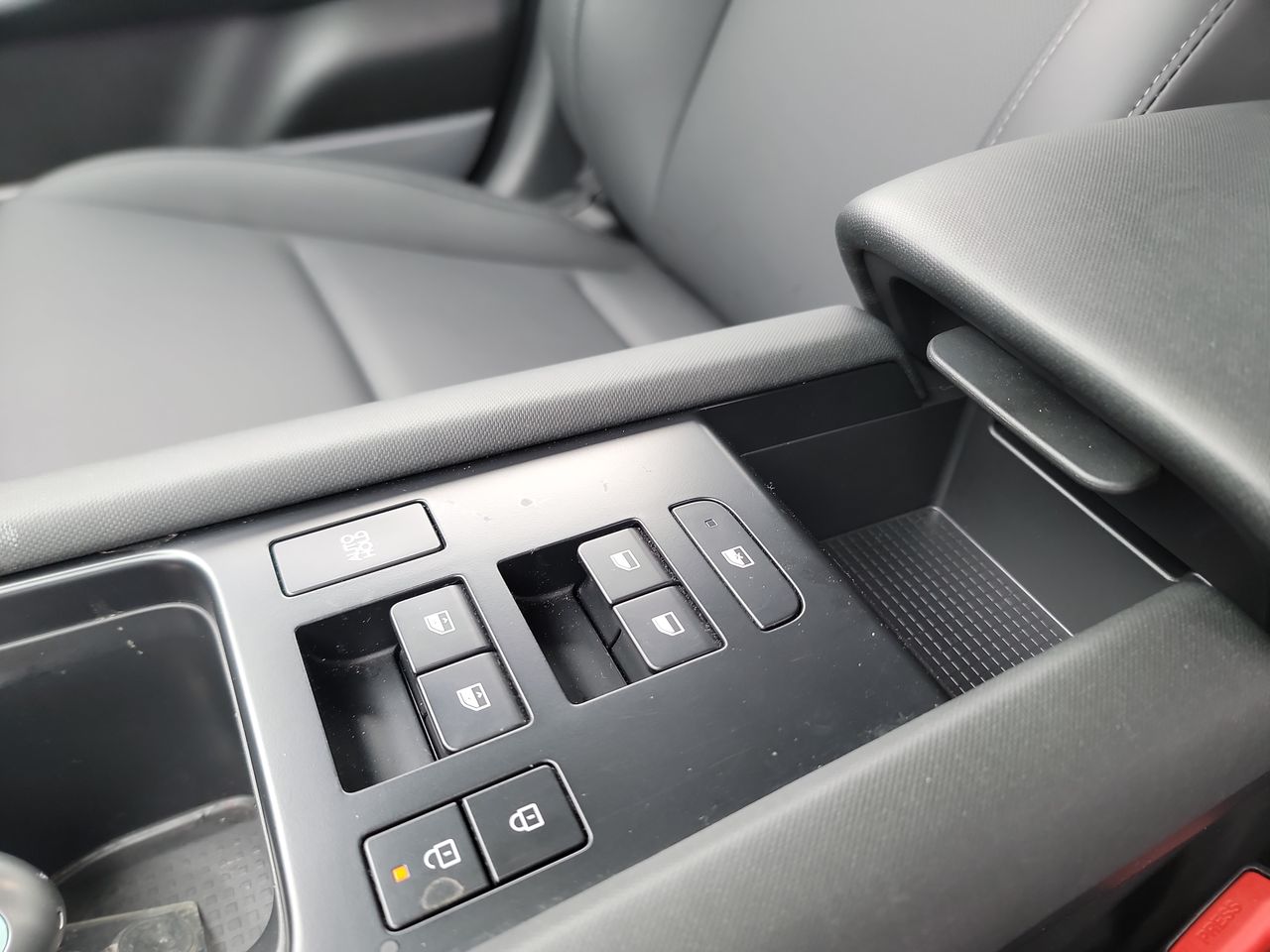 Thumbnail: 2023 Hyundai Ioniq 6 - 11