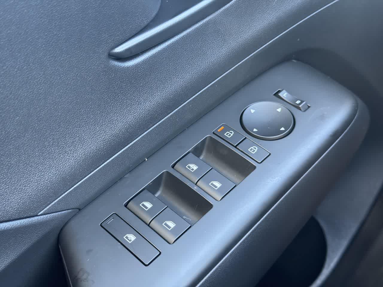 2027 Hyundai Kona Essential - Photo 11