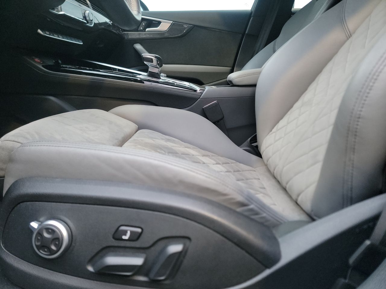 Thumbnail: 2022 Audi S4 - 12