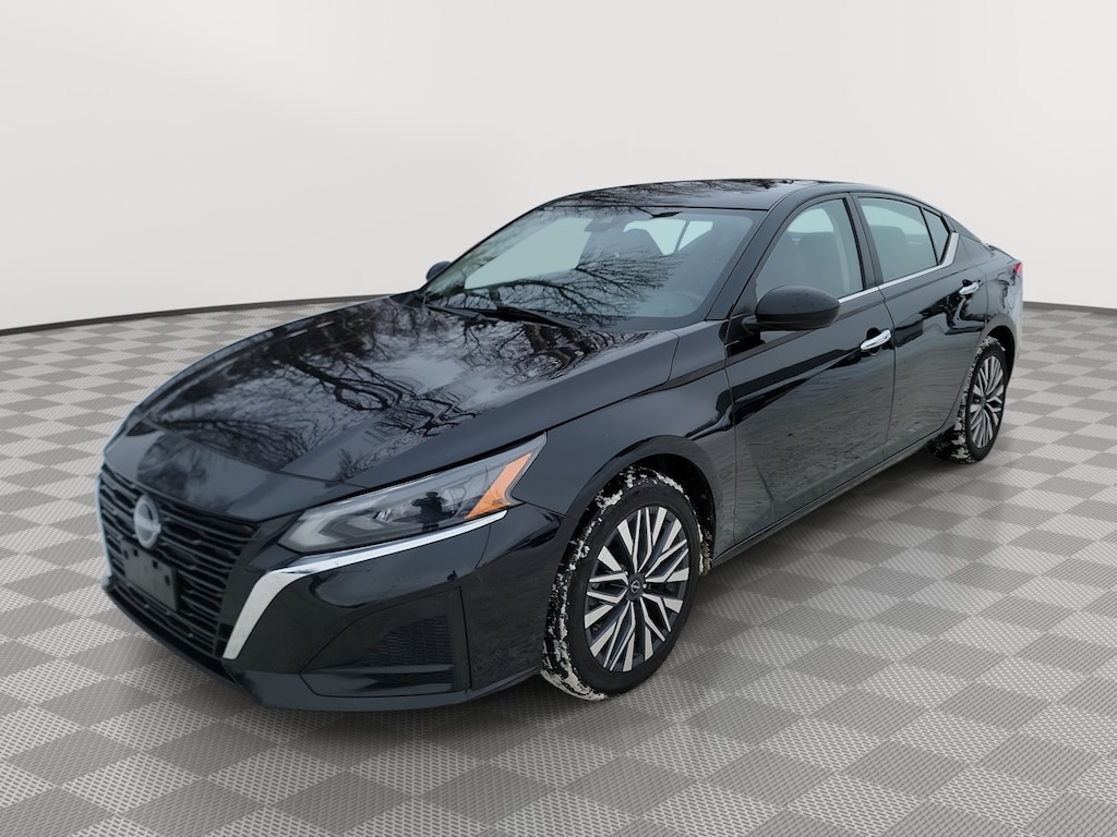 Used 2024 Nissan Altima 2.5 SV Sedan