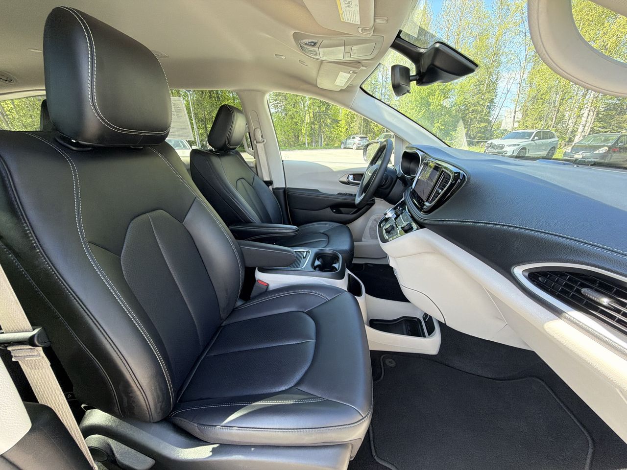 Thumbnail: 2024 Chrysler Pacifica - 19