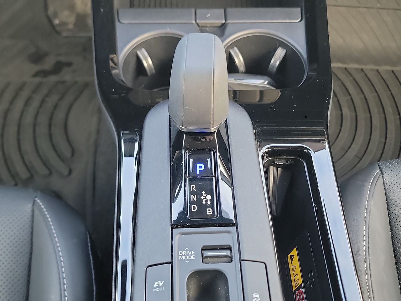 Thumbnail: 2024 Toyota Prius - 17