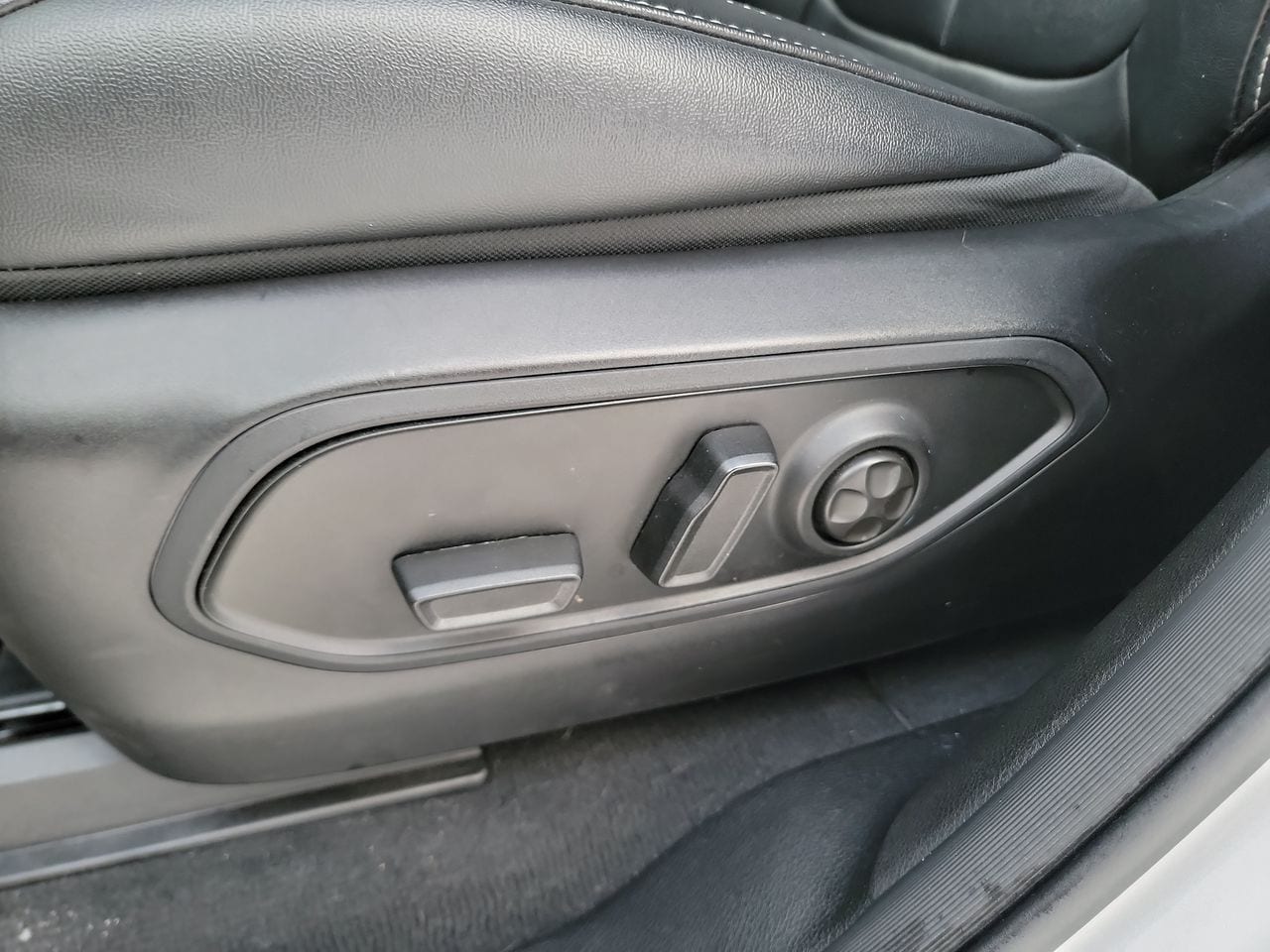 Thumbnail: 2022 Jeep Grand Cherokee - 12