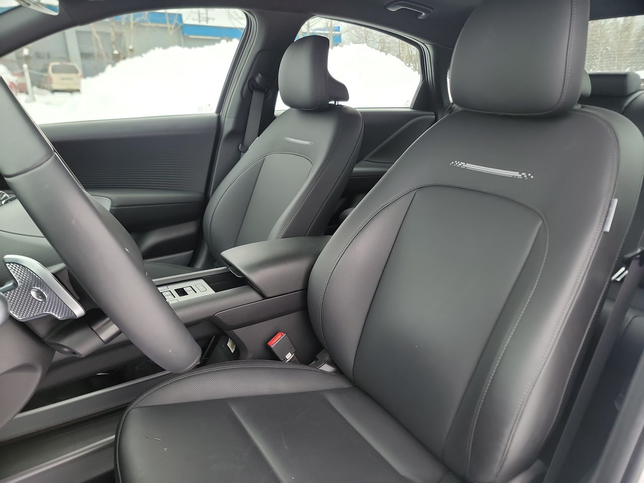 Thumbnail: 2023 Hyundai Ioniq 6 - 13