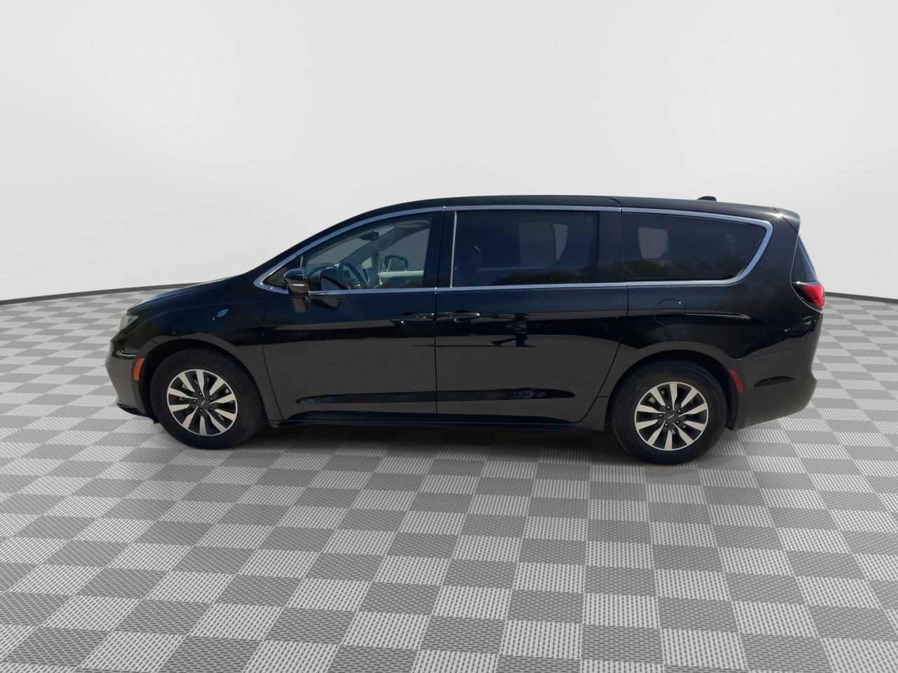 Thumbnail: 2024 Chrysler Pacifica - 5