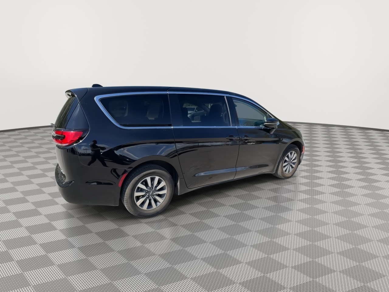 Thumbnail: 2024 Chrysler Pacifica - 8