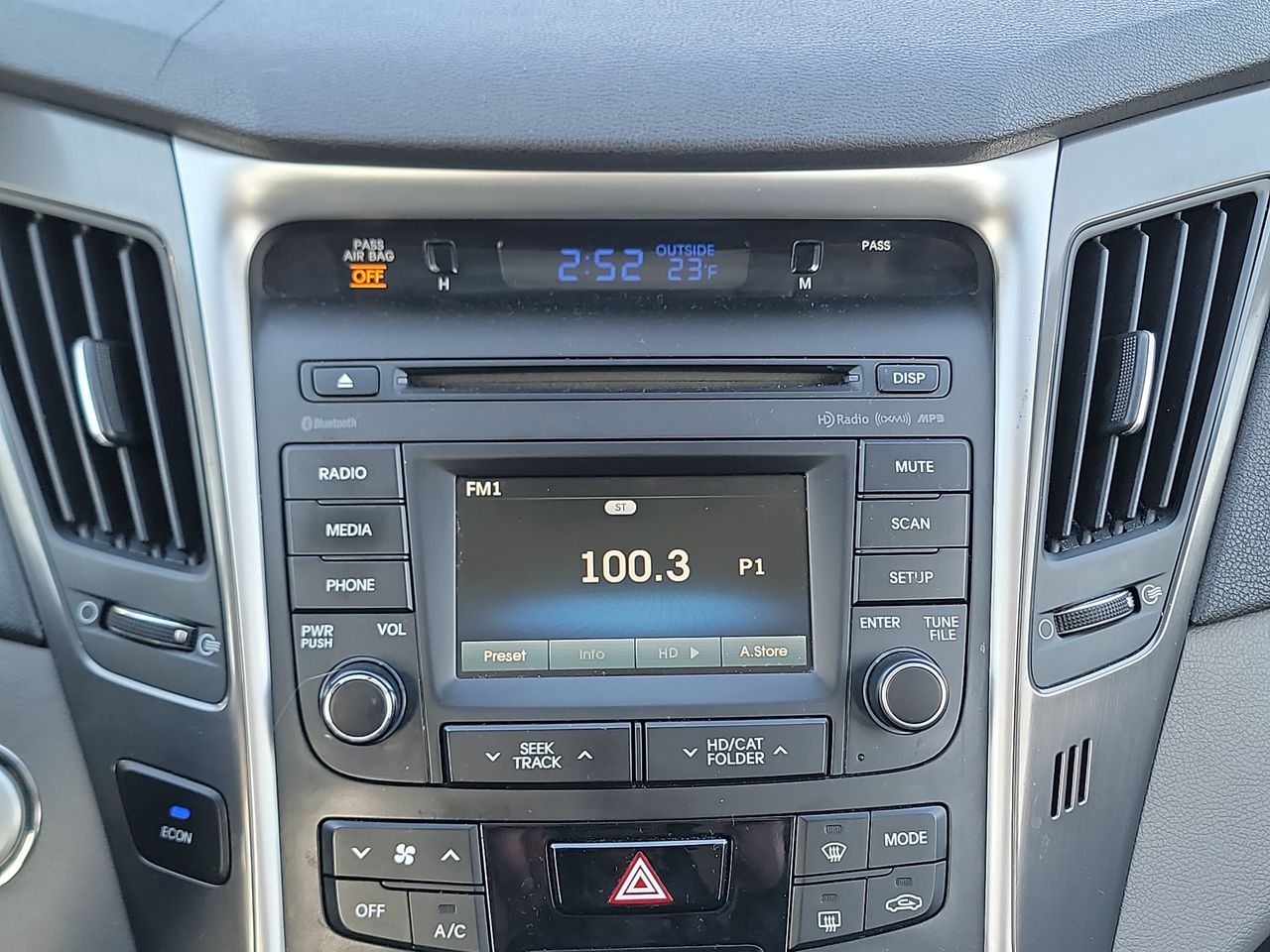 Thumbnail: 2015 Hyundai Sonata - 16