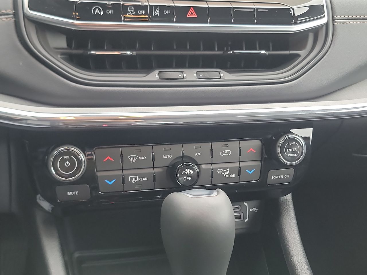 Thumbnail: 2022 Jeep Compass - 18