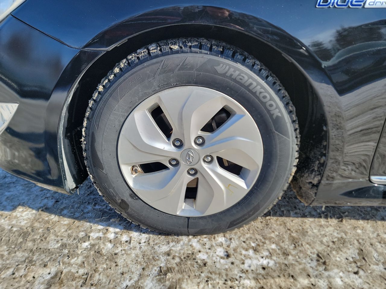 Thumbnail: 2015 Hyundai Sonata - 10