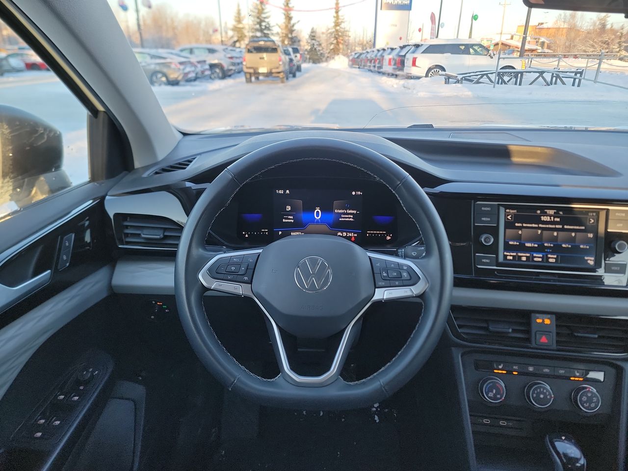 Thumbnail: 2022 Volkswagen Taos - 14