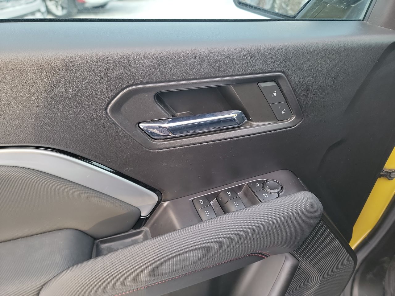 Thumbnail: 2023 Chevrolet Colorado - 11