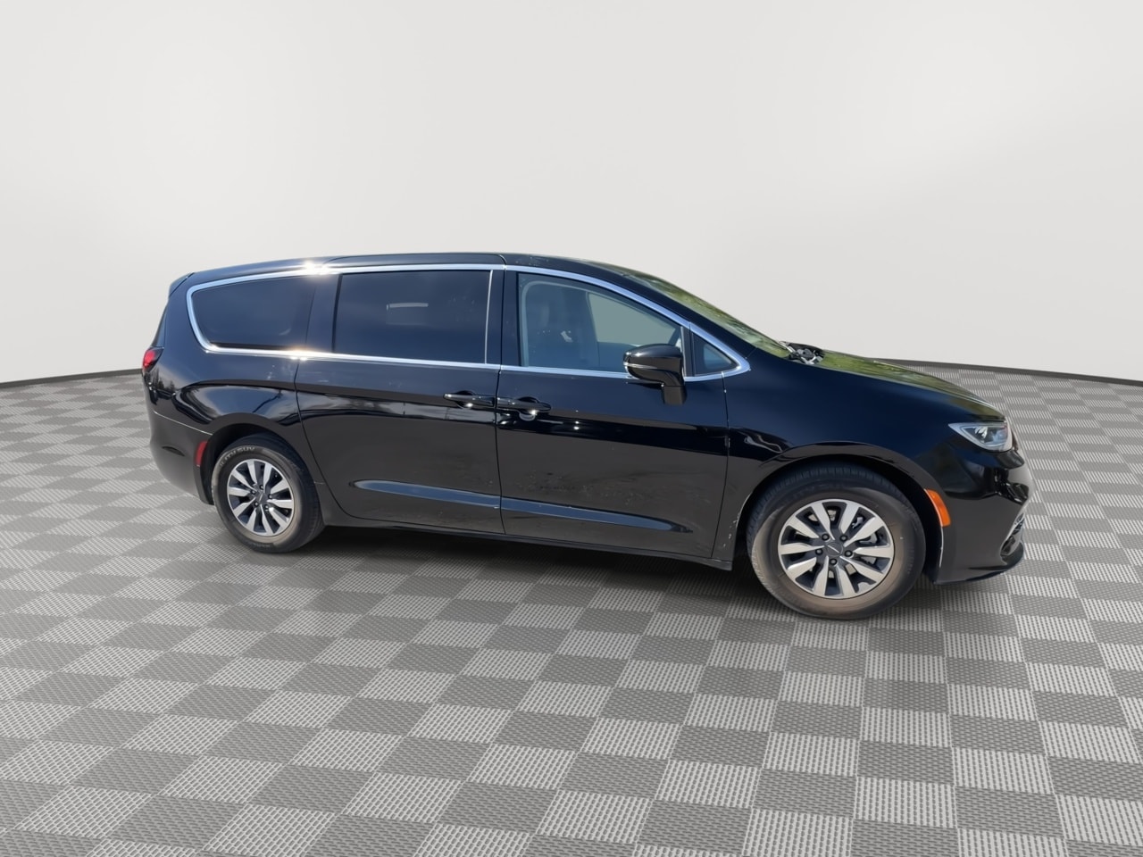 Thumbnail: 2024 Chrysler Pacifica - 9