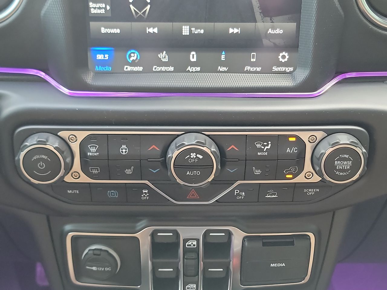 Thumbnail: 2021 Jeep Wrangler - 19