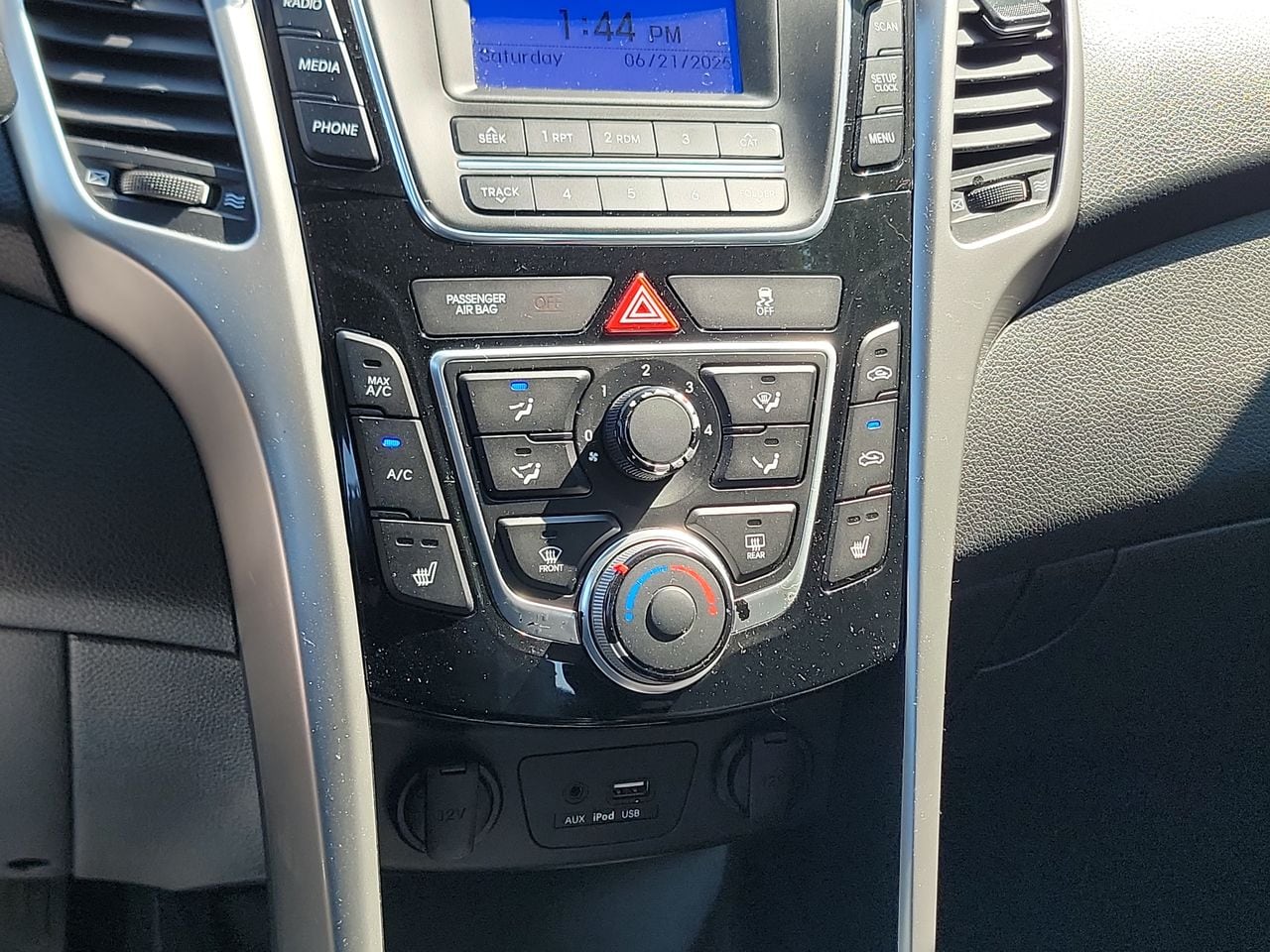 Thumbnail: 2016 Hyundai Elantra - 18