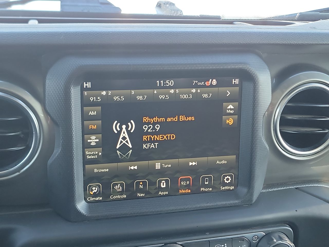 Thumbnail: 2020 Jeep Gladiator - 16